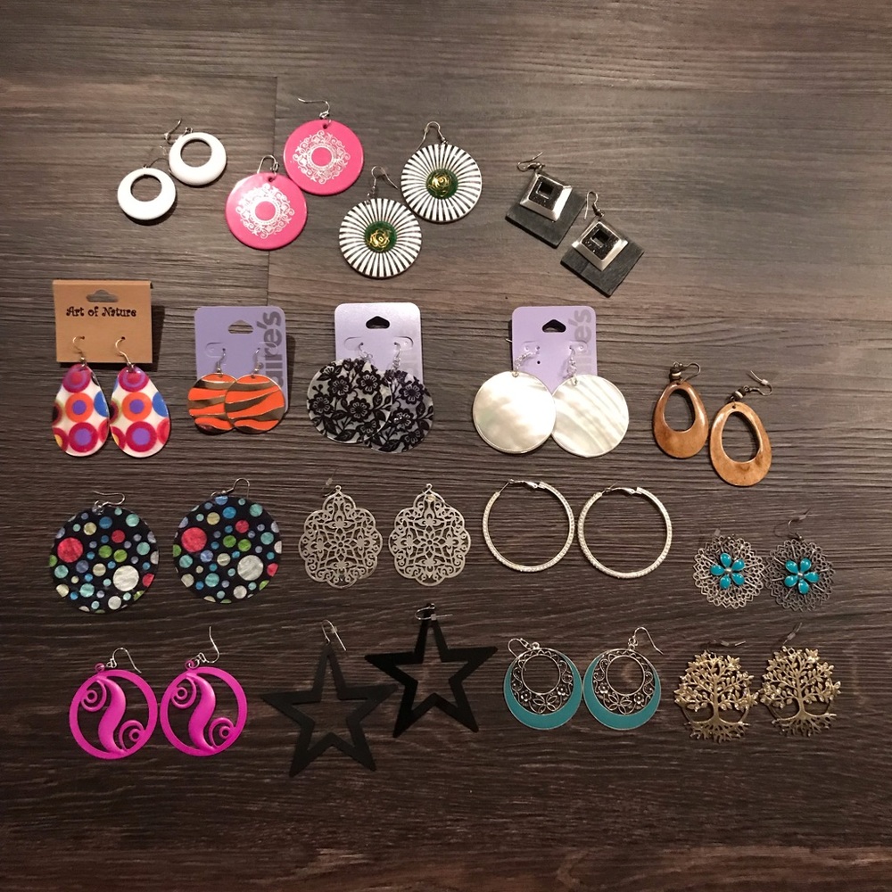 Bundle of 16 Earring